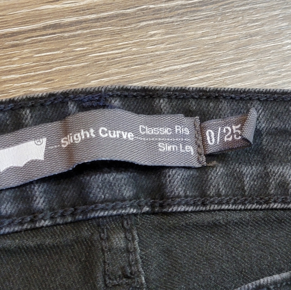 LEVIS Size 0/25 Black  Demi Curve Jeans Modern slim leg clasic rise  good condit - Picture 2 of 11